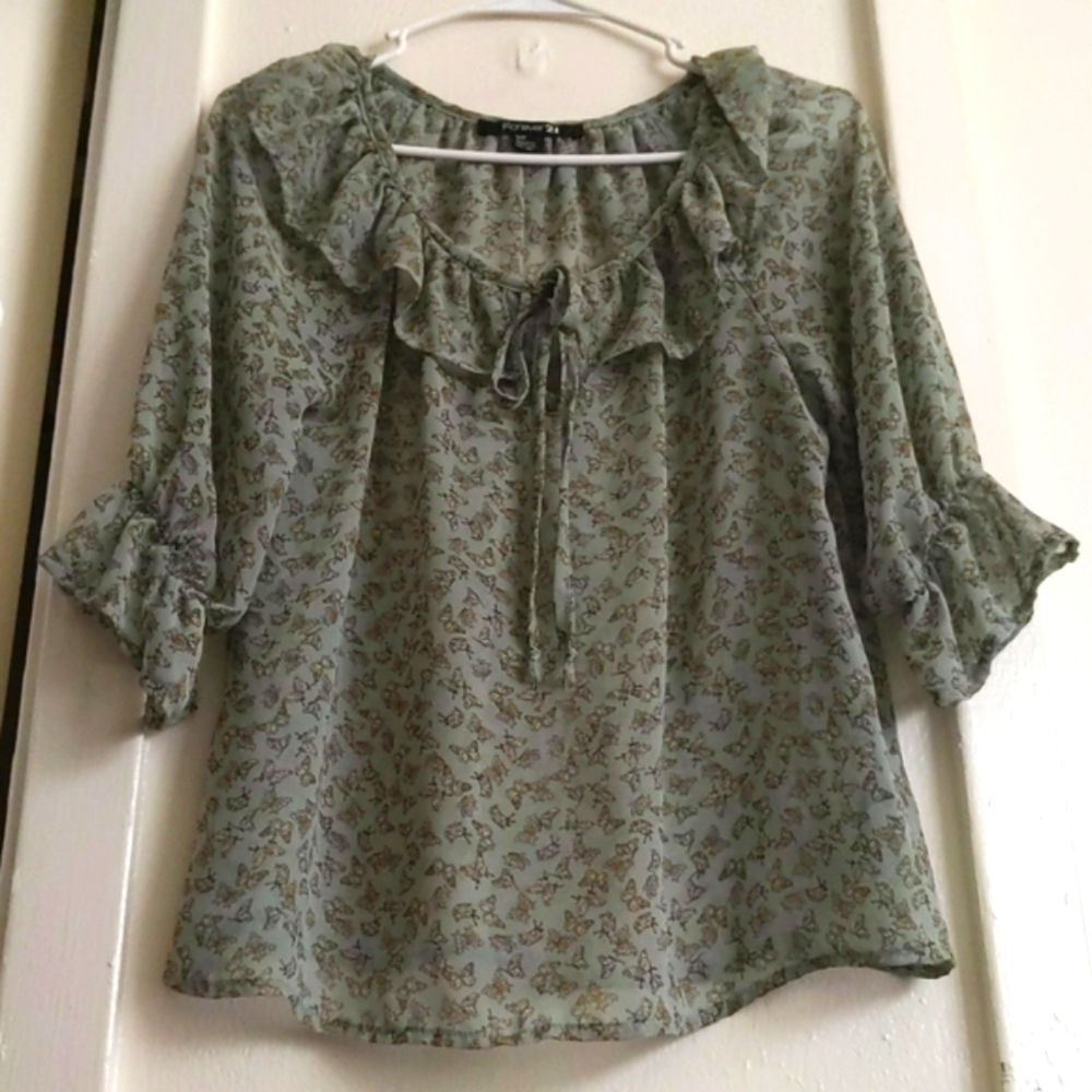 FOREVER 21 green top w/ butterfly print